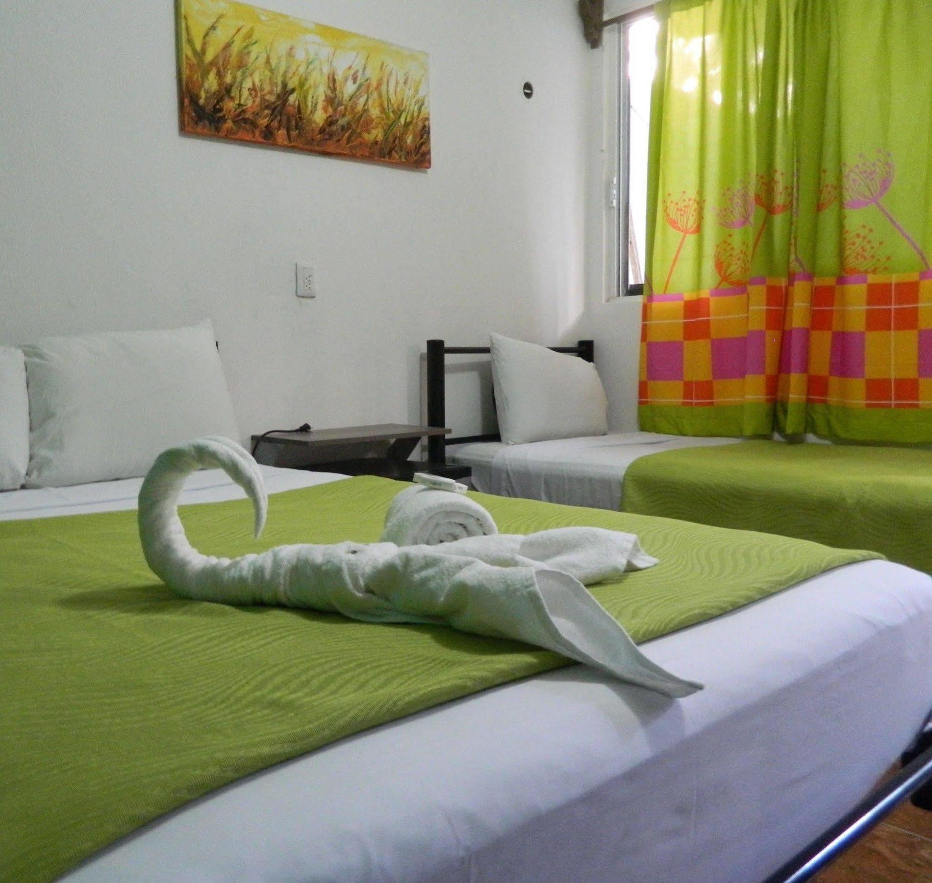 Emotion Avenida Tulum Hotel & Hostal Buitenkant foto